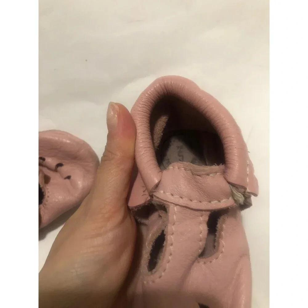 Freshly Picked Moccs pink size 5